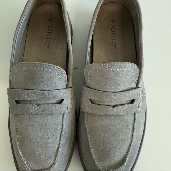 Vionic Uptown Suede Loafers Flats Women Size 9 Light Gray Comfy Work Office - Picture 3 of 13